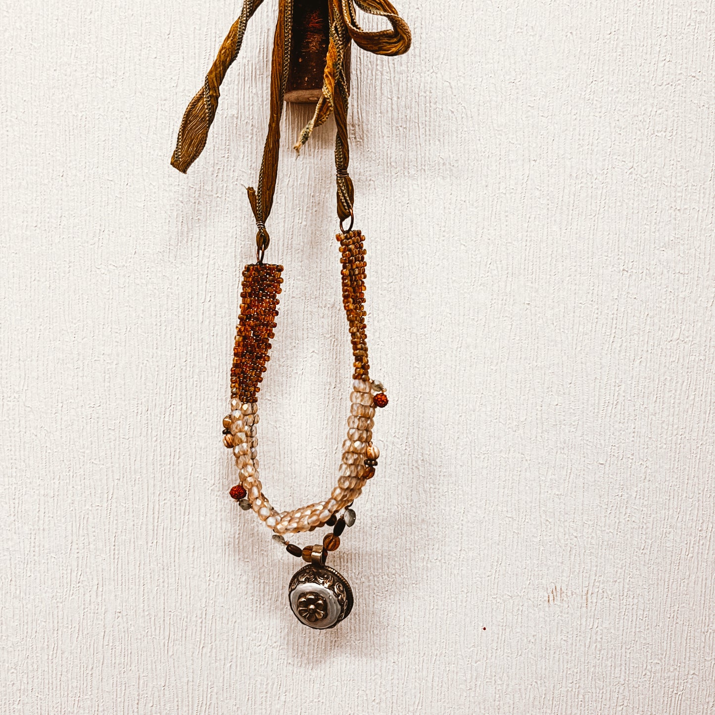 ITEM 124: CORAL BURNAMAN “Pixie and Corelli” necklace