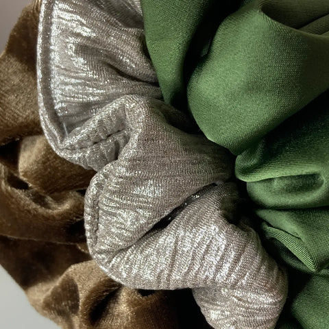 FESTIVE TRIO scrunchies