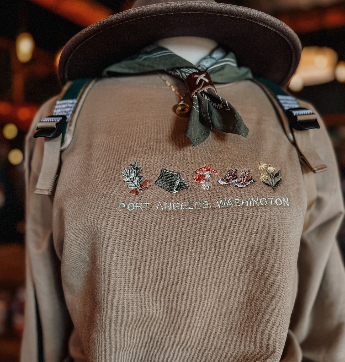 PORT ANGELES embroidered crewneck