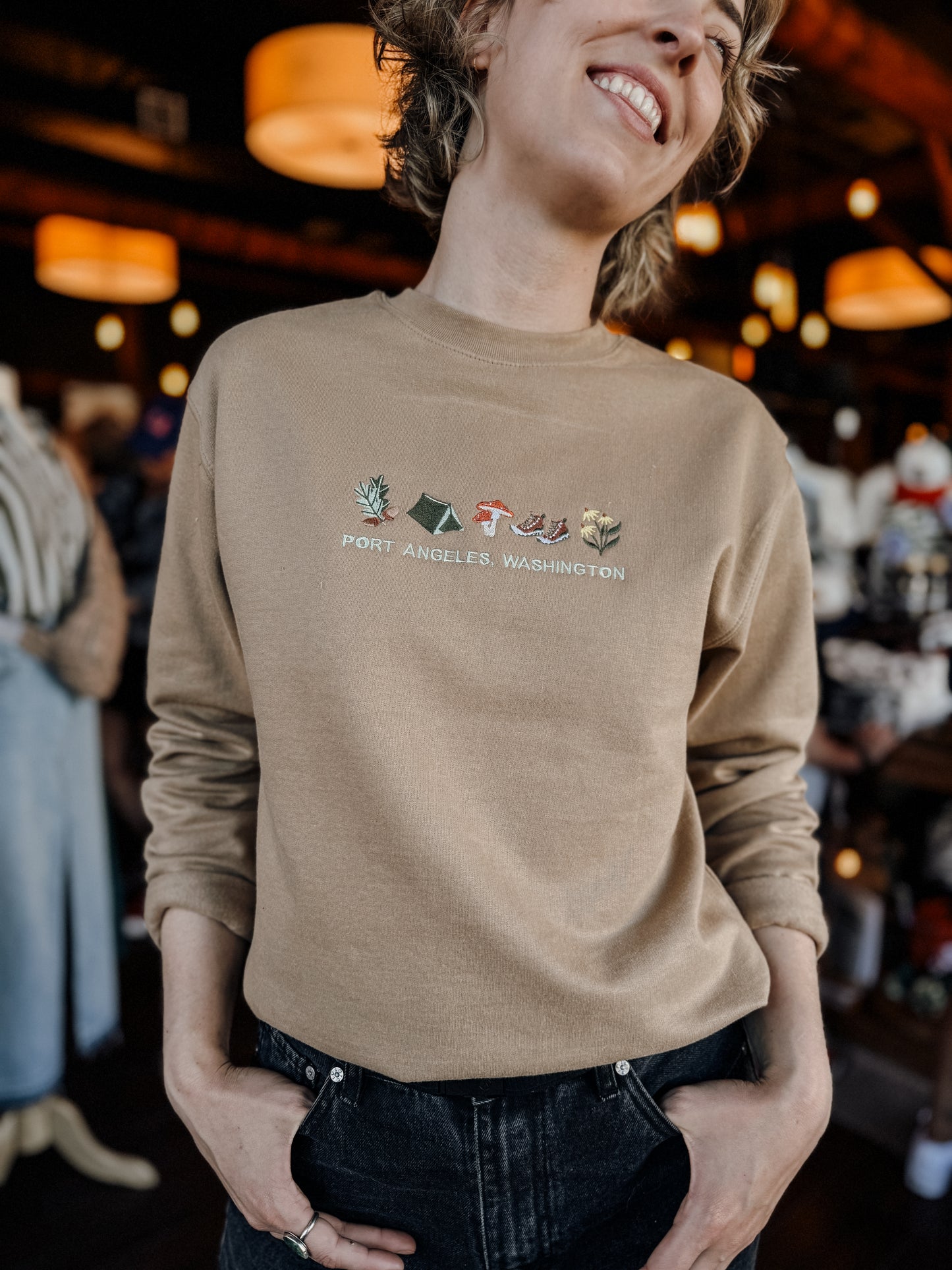 PORT ANGELES embroidered crewneck