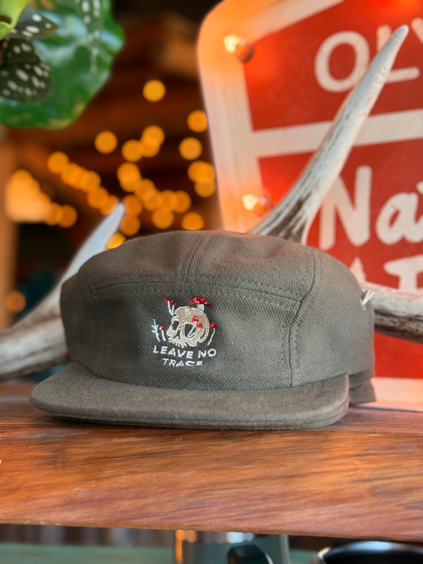 LEAVE NO TRACE hat