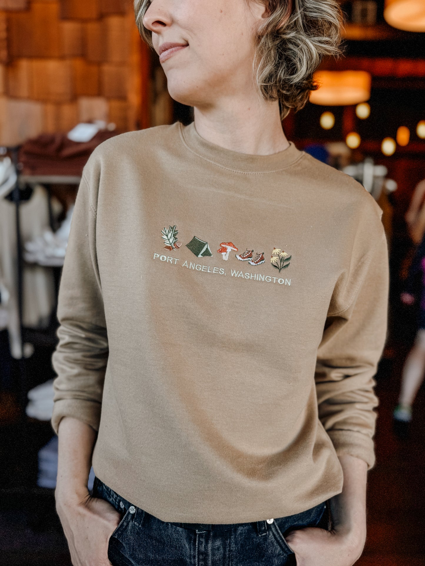 PORT ANGELES embroidered crewneck