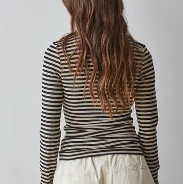 RIDGELINE mock neck top