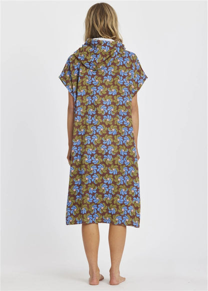 WARM WAVES hooded towel